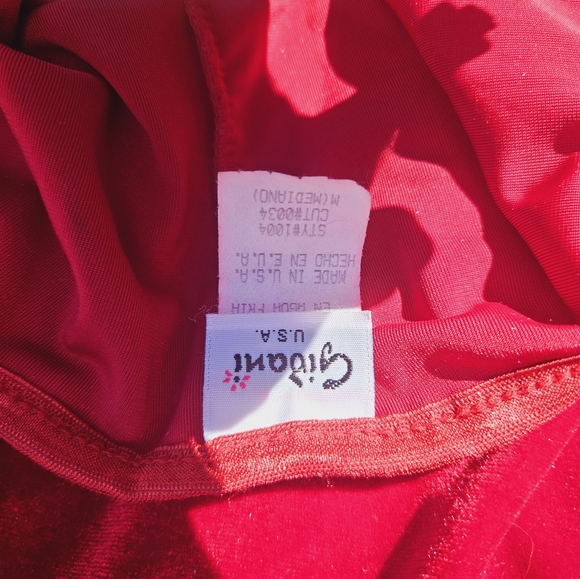 Red velvety Body Con - Picture 3 of 3